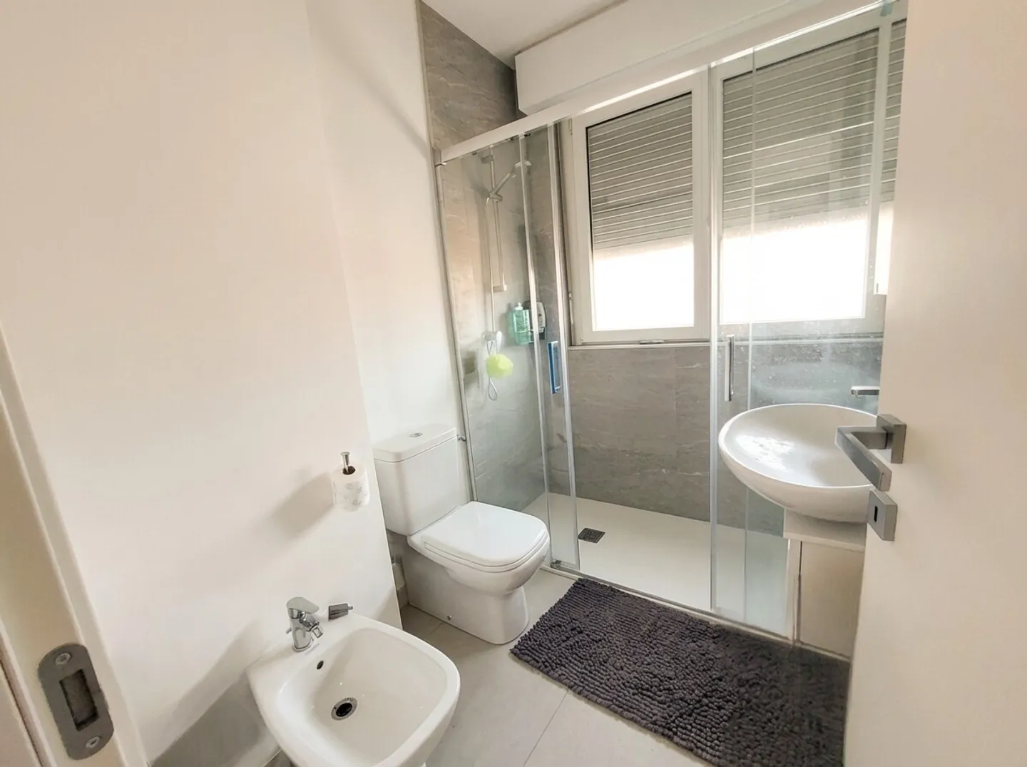 MODERN STUDIO WITH BALCONY IN PARADISO - Photo 6 of 6