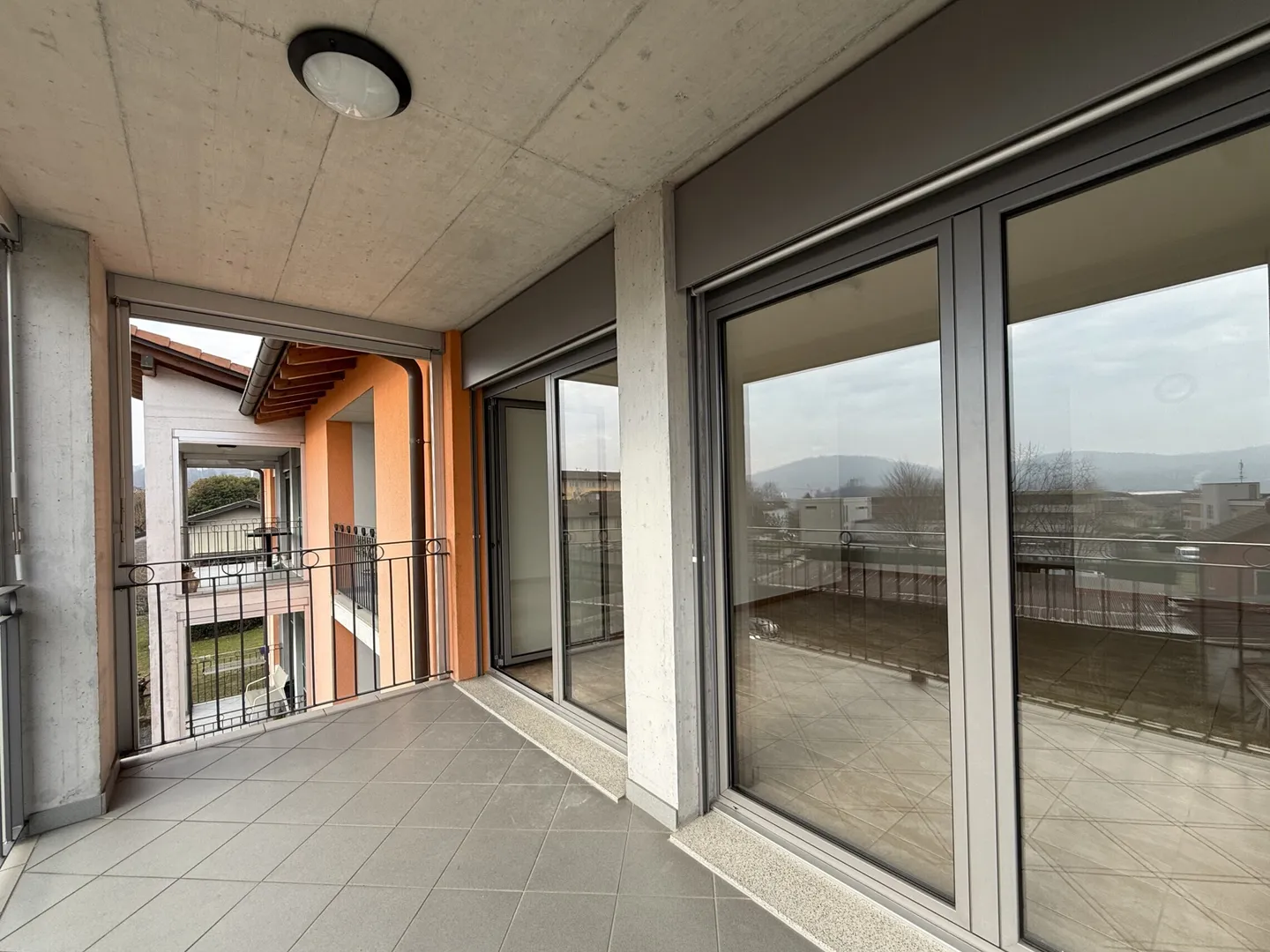 Appartamento spazioso con terrazza - Foto 2 di 9