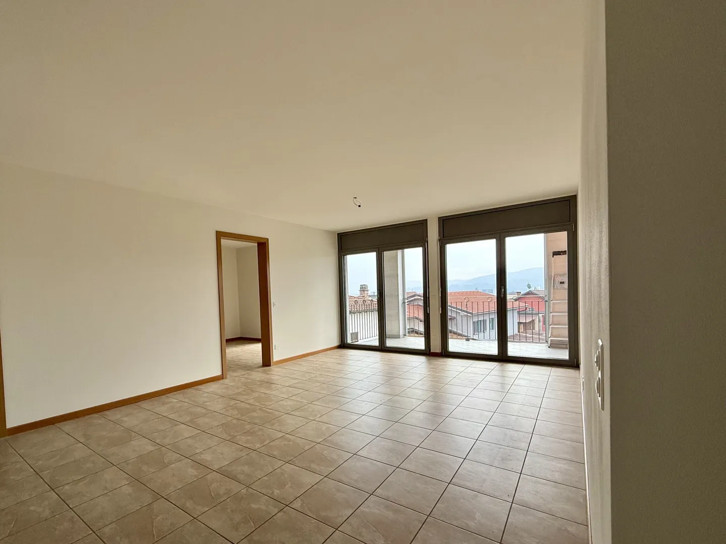 Appartamento spazioso con terrazza - Foto 1 di 9