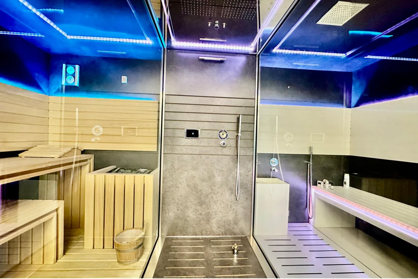 Villa moderna con giardino spazioso - Foto 10 di 13