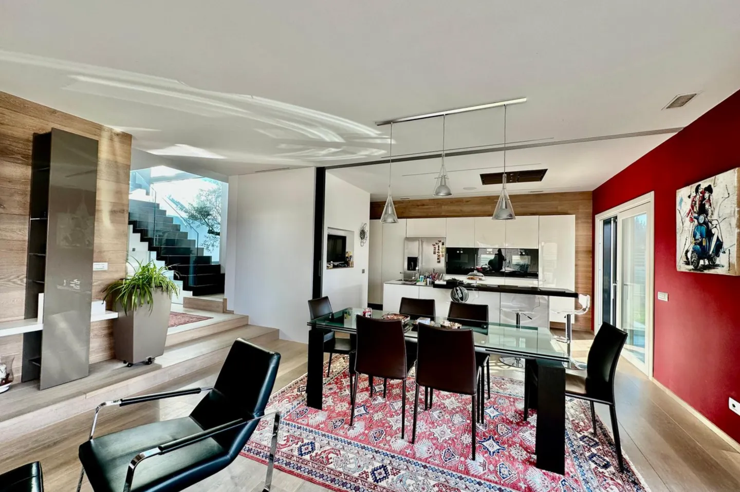 Villa moderna con giardino spazioso - Foto 5 di 13