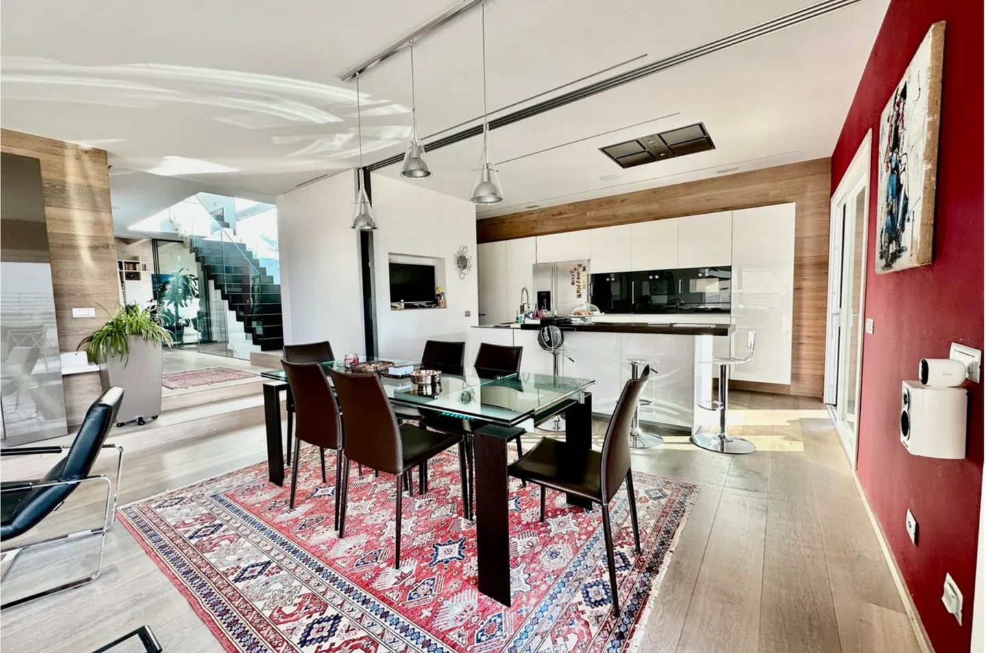 Villa moderna con giardino spazioso - Foto 4 di 13