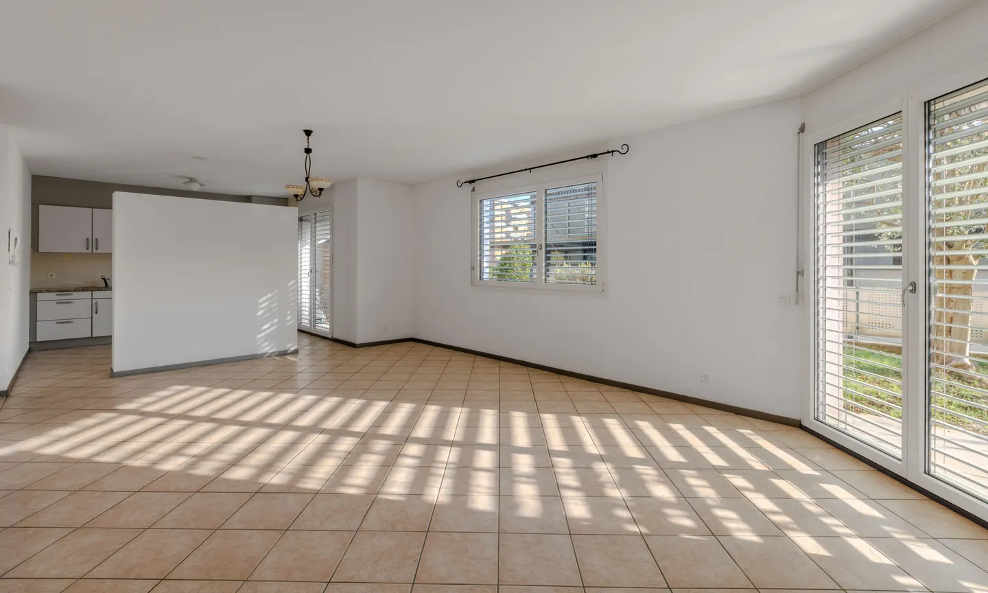 BRIGHT AND SPACIOUS 3.5 ROOMS WITH GARDEN IN VIGANELLO - Photo 2 of 9