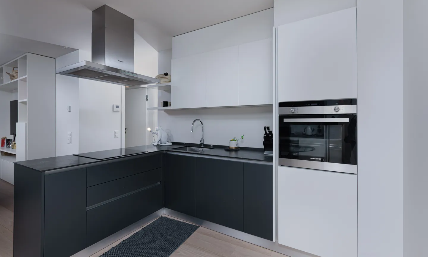 À LOUER 3.5 MEUBLÉ AVEC VUE SUR LE LAC À RIVA SAN VITALE - Photo 5 sur 9