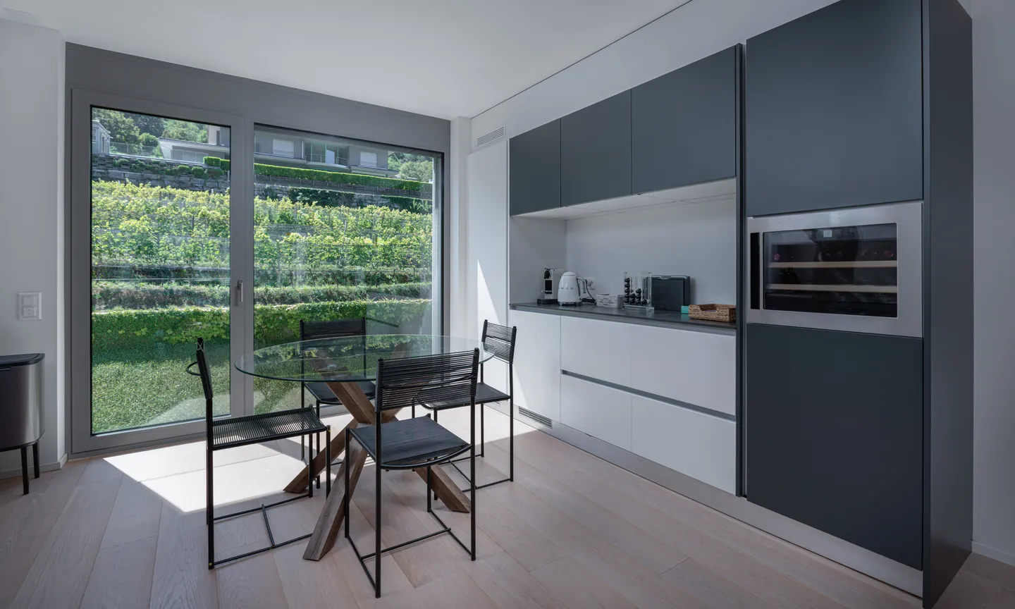 À LOUER 3.5 MEUBLÉ AVEC VUE SUR LE LAC À RIVA SAN VITALE - Photo 4 sur 9