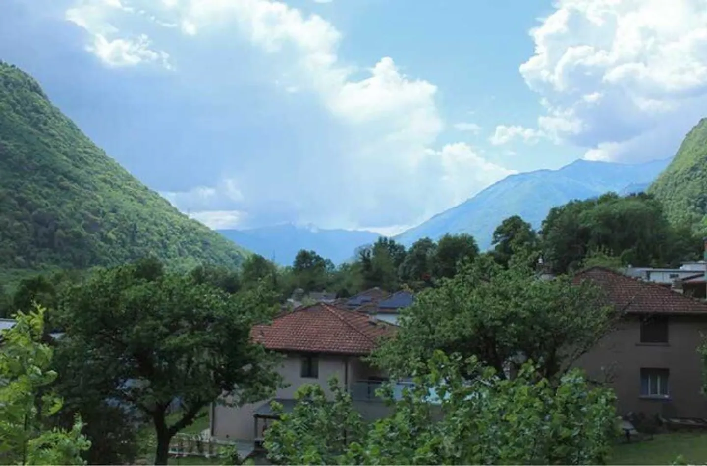 NEUE 4.5 ZIMMER MIT GROSSER GARTEN UND TERRASSE IN LUMINO - Foto 7 von 10