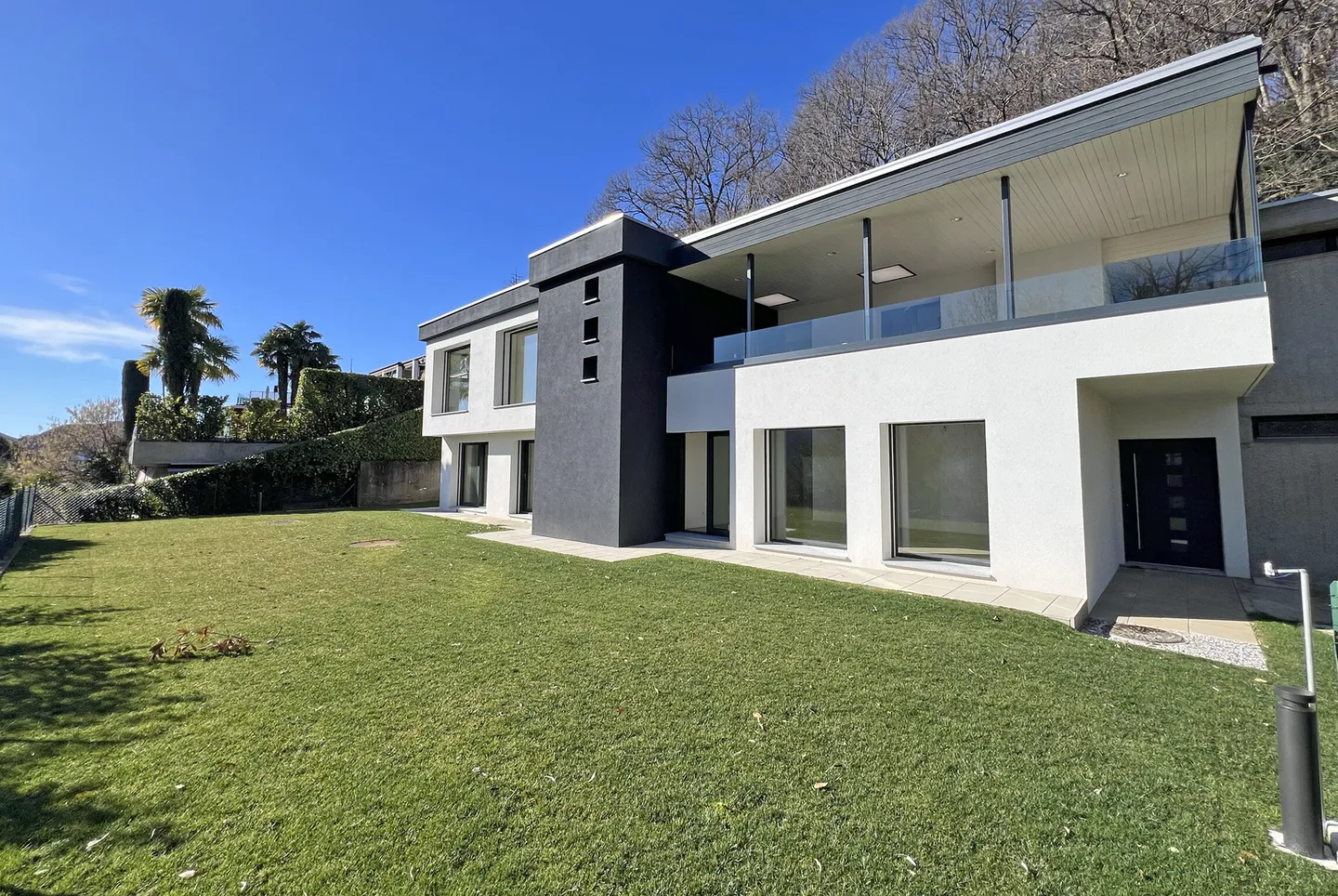 PRESTIGIOUS VILLA 5.5 WITH PANORAMIC VIEW IN BREGANZONA - Photo 1 of 13