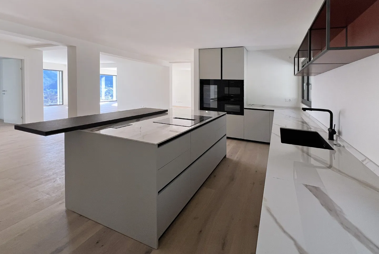 PRESTIGIOUS VILLA 5.5 WITH PANORAMIC VIEW IN BREGANZONA - Photo 4 of 13