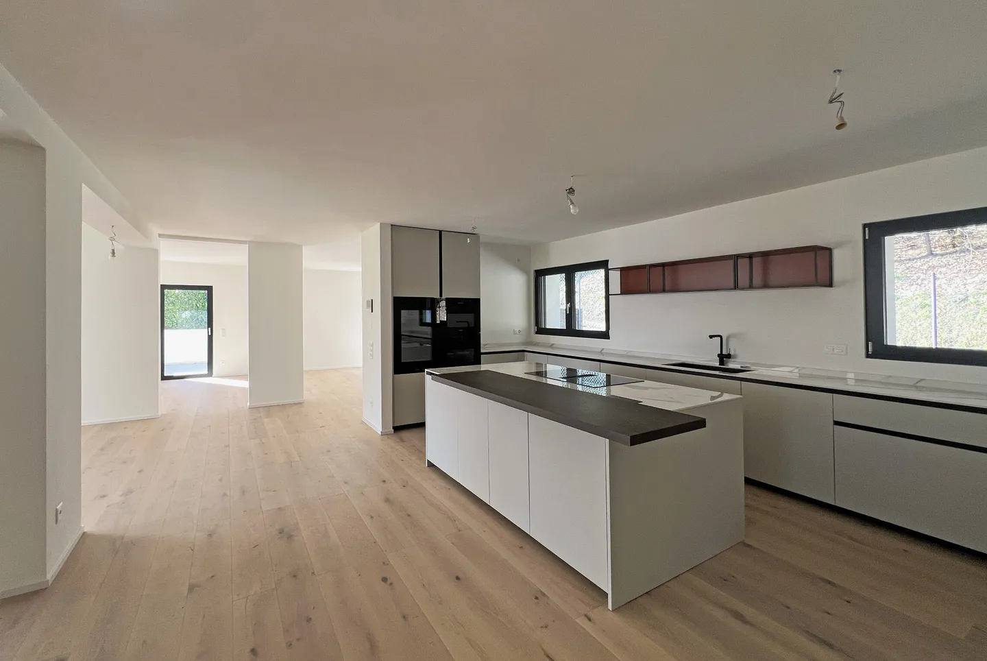 PRESTIGIOUS VILLA 5.5 WITH PANORAMIC VIEW IN BREGANZONA - Photo 6 of 13