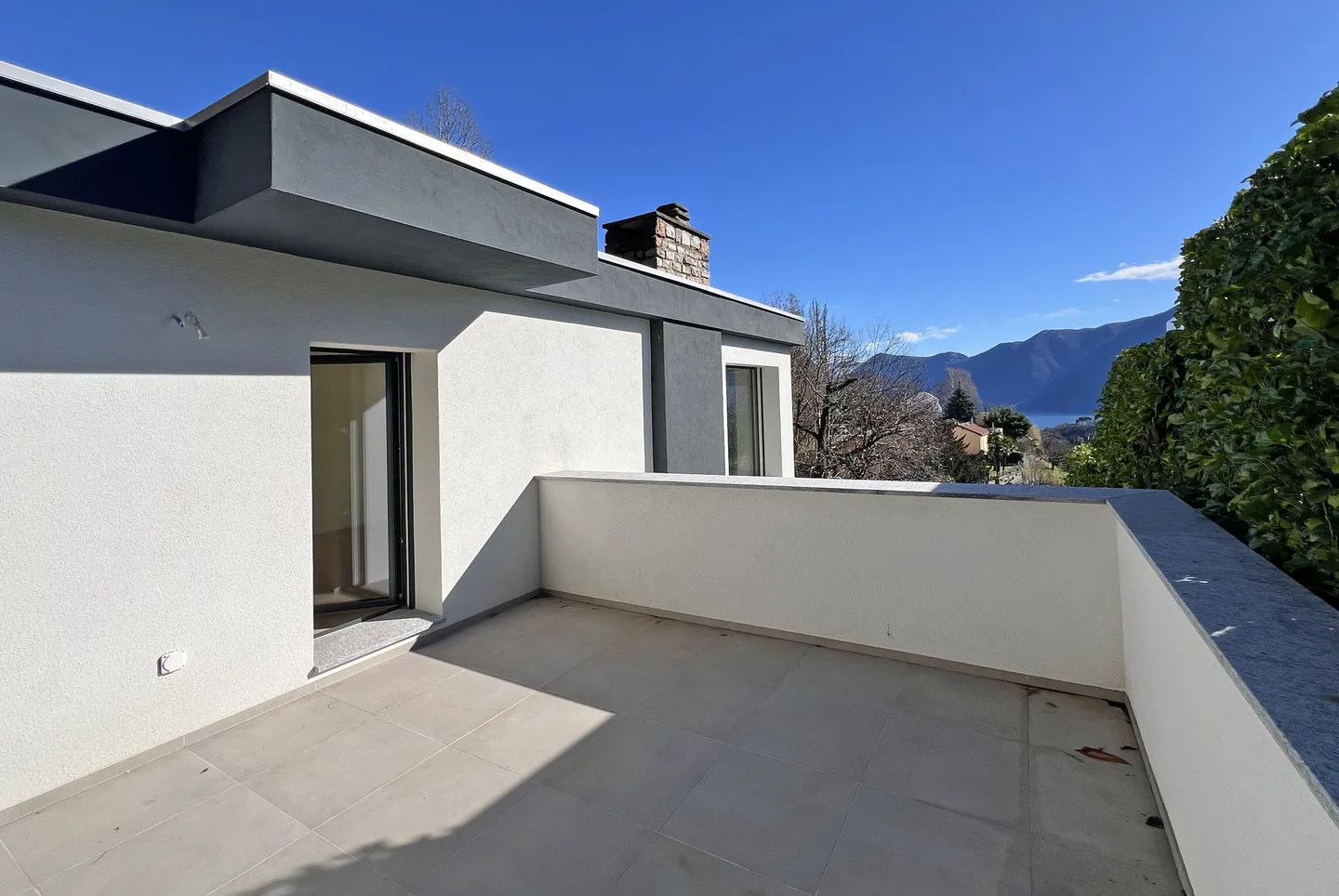 PRESTIGIOUS VILLA 5.5 WITH PANORAMIC VIEW IN BREGANZONA - Photo 7 of 13