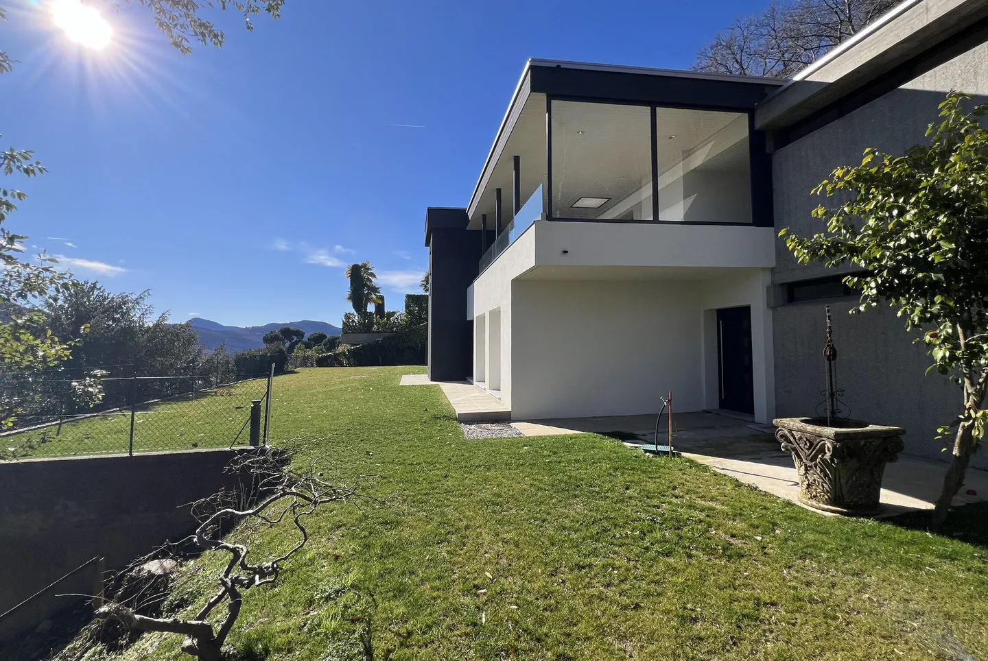 PRESTIGIOUS VILLA 5.5 WITH PANORAMIC VIEW IN BREGANZONA - Photo 8 of 13