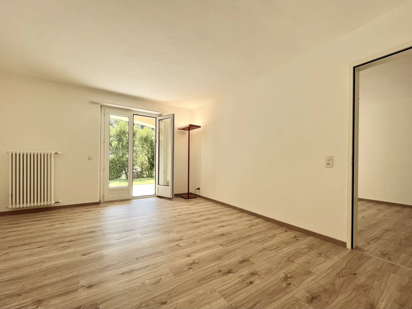 MODERN 2.5 ROOMS WITH GARDEN AND SWIMMING POOL IN BARBENGO - Photo 6 of 10