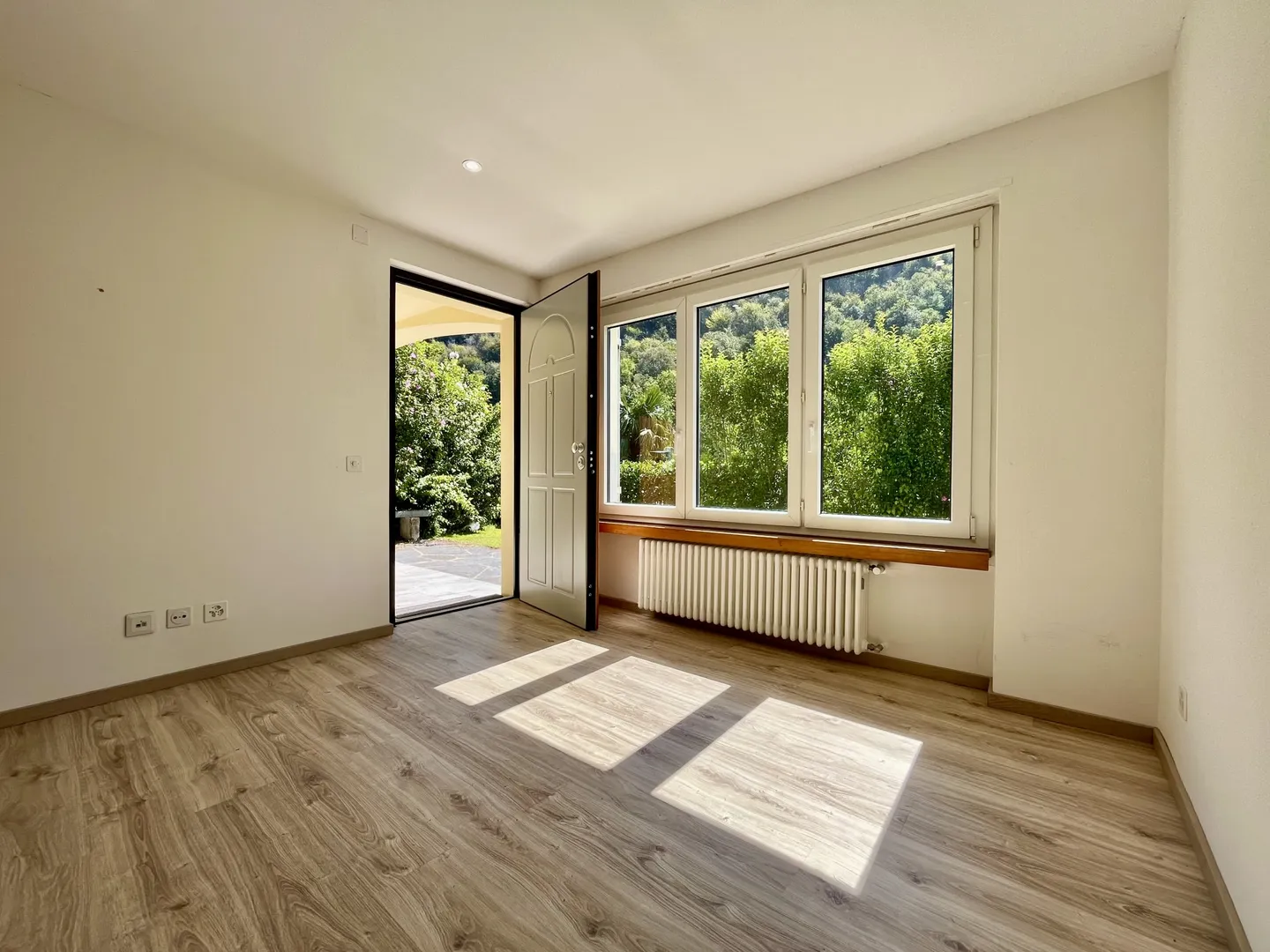 MODERN 2.5 ROOMS WITH GARDEN AND SWIMMING POOL IN BARBENGO - Photo 3 of 10