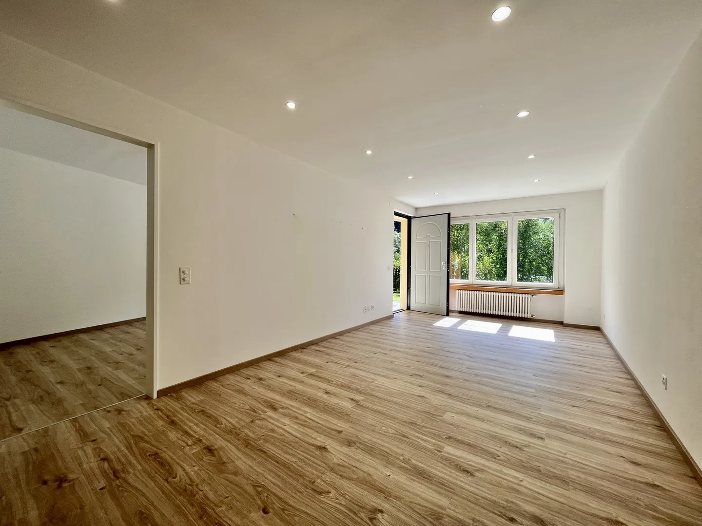 MODERN 2.5 ROOMS WITH GARDEN AND SWIMMING POOL IN BARBENGO - Photo 2 of 10