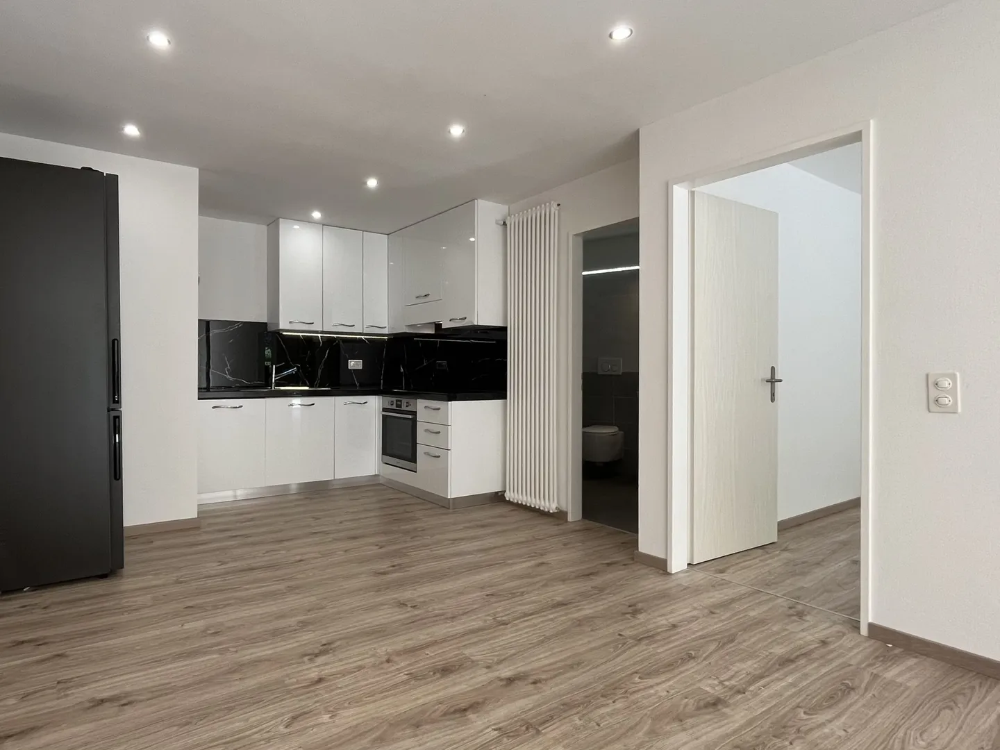 MODERN 2.5 ROOMS WITH GARDEN AND SWIMMING POOL IN BARBENGO - Photo 4 of 10