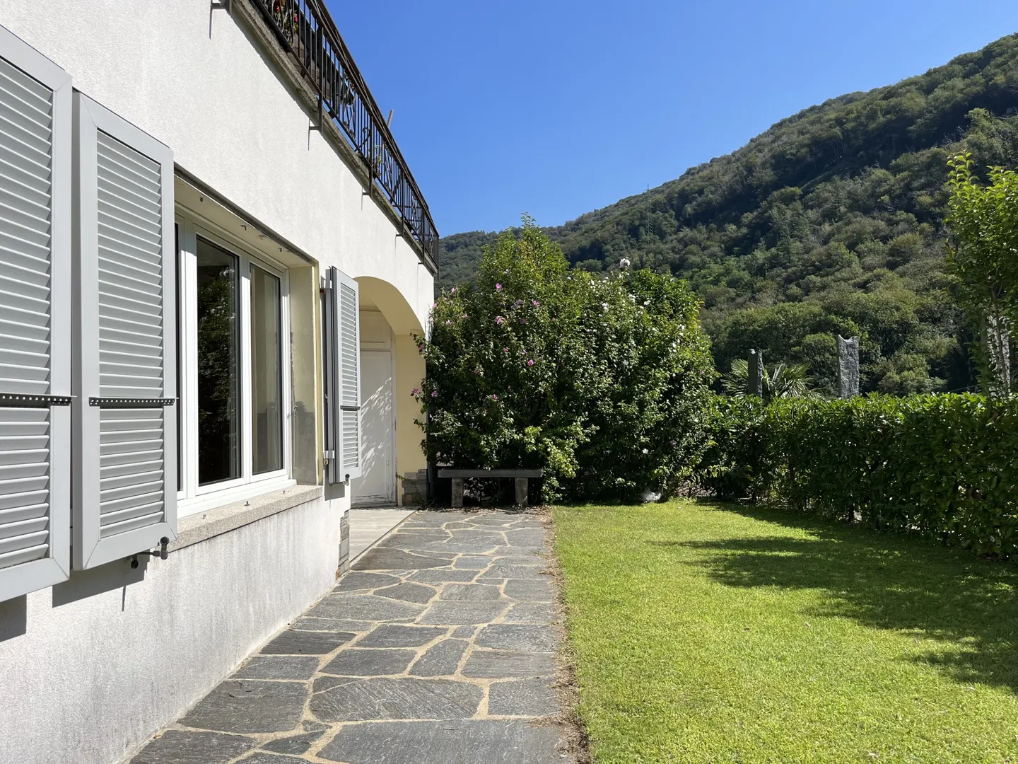 MODERN 2.5 ROOMS WITH GARDEN AND SWIMMING POOL IN BARBENGO - Photo 8 of 10