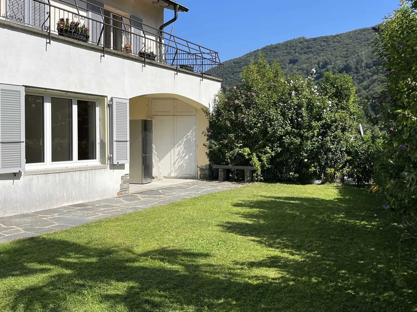 MODERN 2.5 ROOMS WITH GARDEN AND SWIMMING POOL IN BARBENGO - Photo 1 of 10