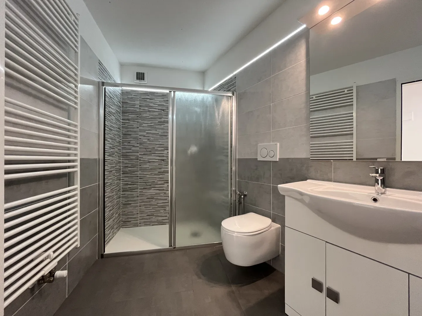 MODERN 2.5 ROOMS WITH GARDEN AND SWIMMING POOL IN BARBENGO - Photo 5 of 10