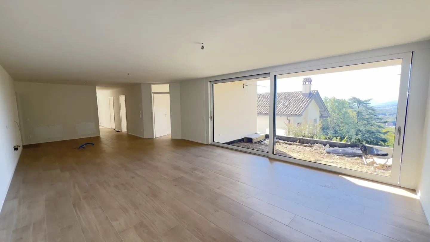 SPACIOUS AND EXCLUSIVE 4.5 ROOMS WITH GARDEN IN CAPRIASCA - Photo 2 of 13