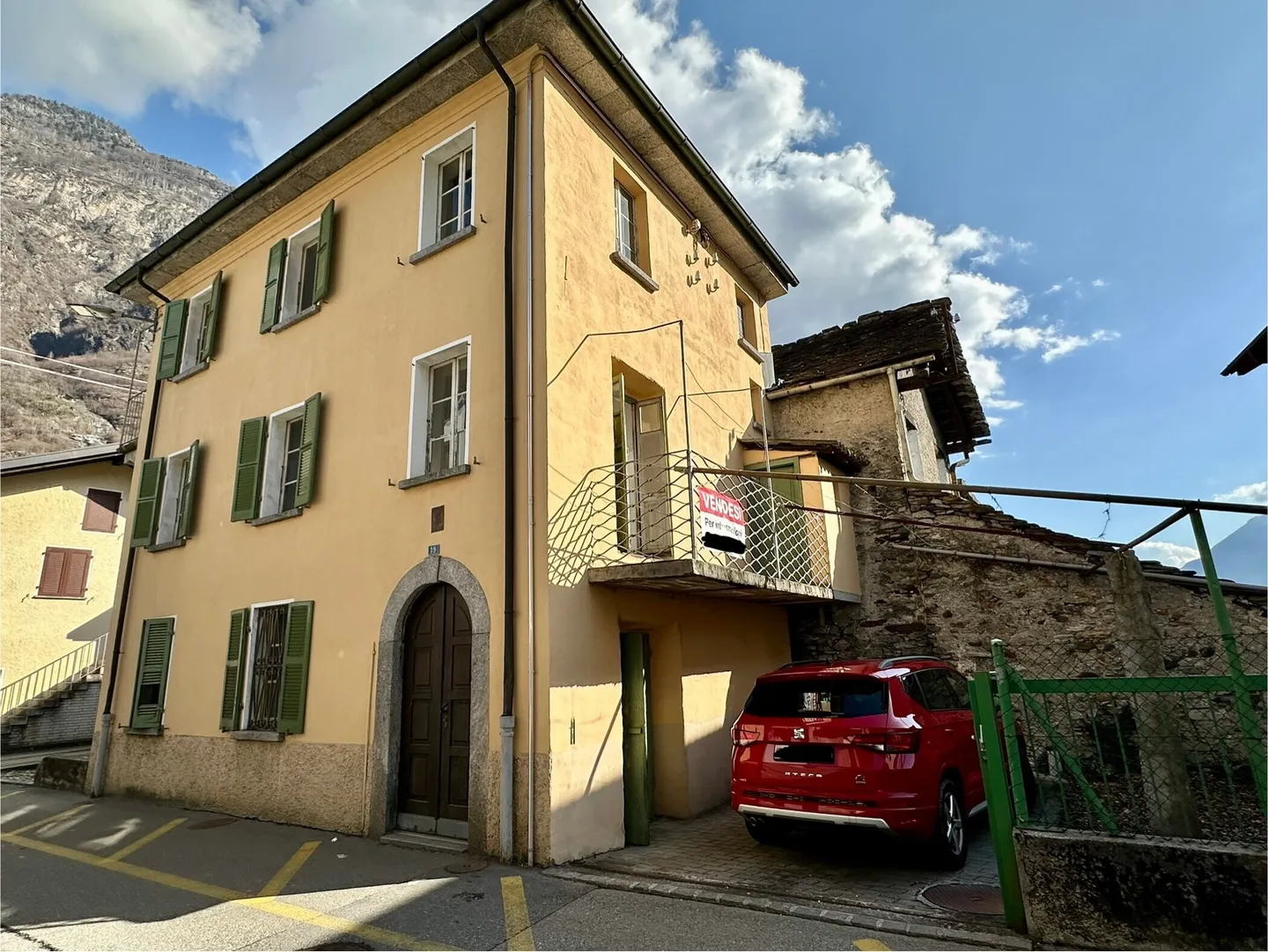 HAUS ZU RENOVIEREN IM HERZEN VON BIASCA - Foto 1 von 11