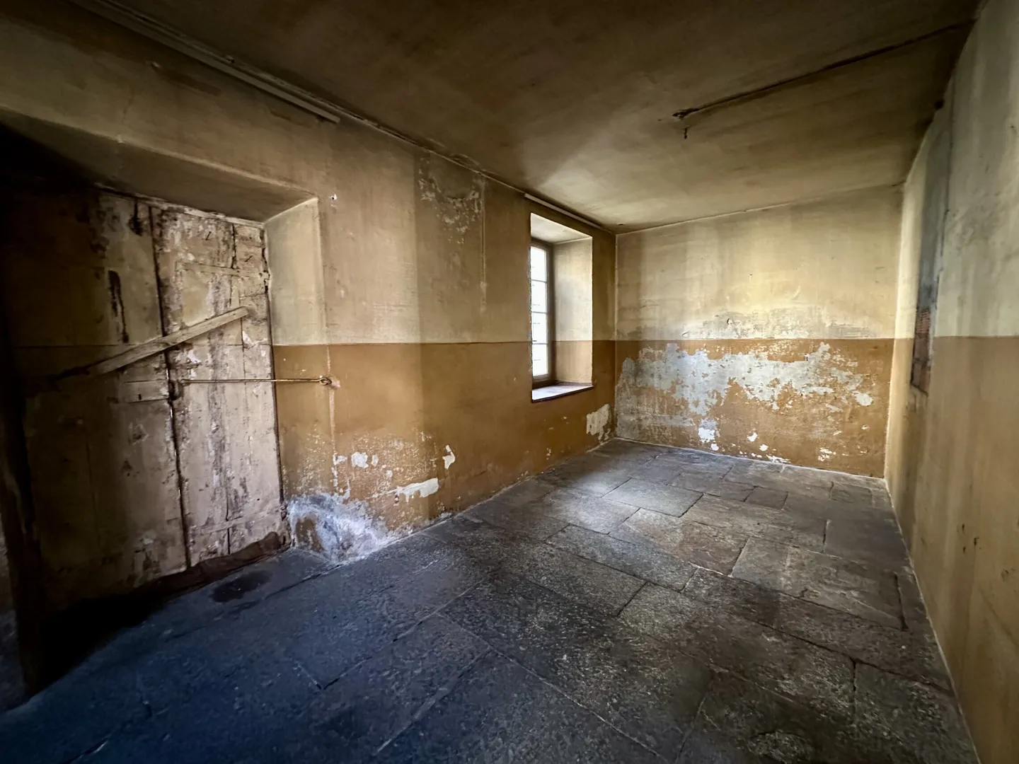 HAUS ZU RENOVIEREN IM HERZEN VON BIASCA - Foto 2 von 11