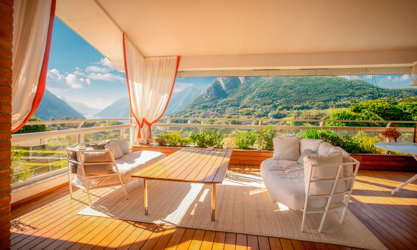 SUPER DUPLEX ATTIC 7.5 + LAKE VIEW AND POOL IN MONTAGNOLA - Photo 3 of 9