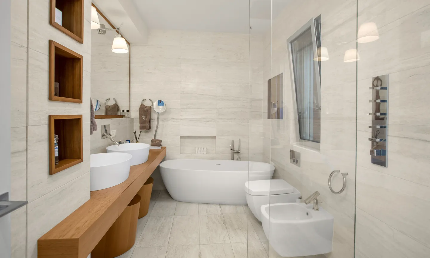 SUPER DUPLEX ATTIC 7.5 + LAKE VIEW AND POOL IN MONTAGNOLA - Photo 6 of 9