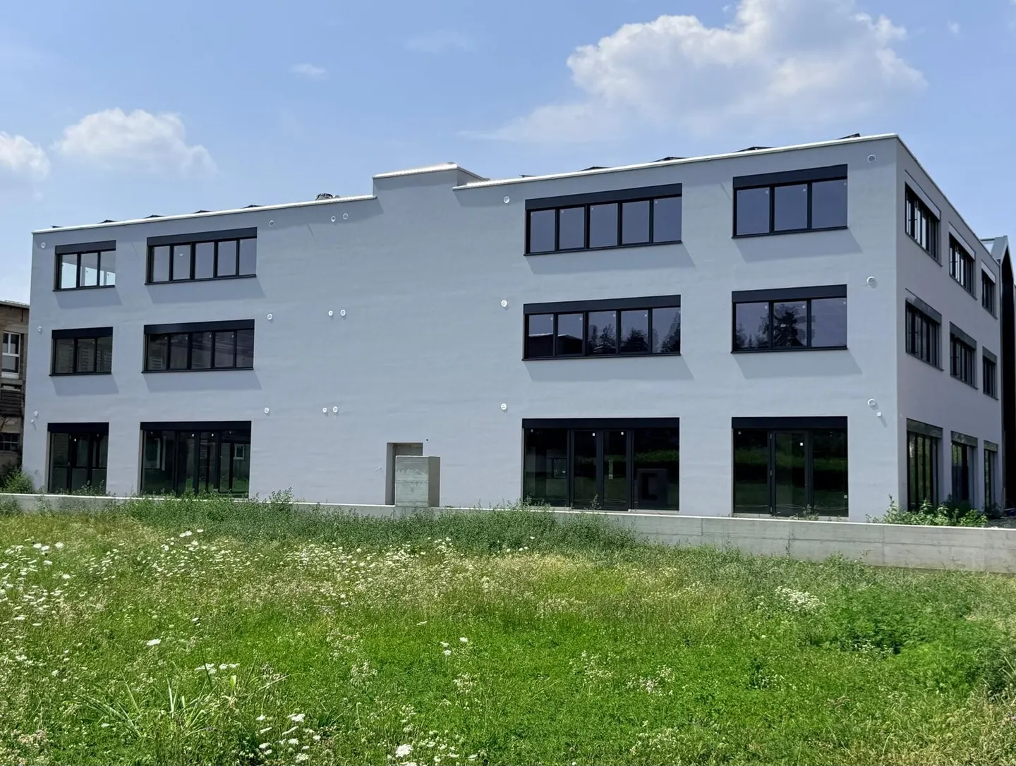 NEW MODULAR CRAFT/COMMERCIAL SPACE IN MENDRISIO - Photo 2 of 13