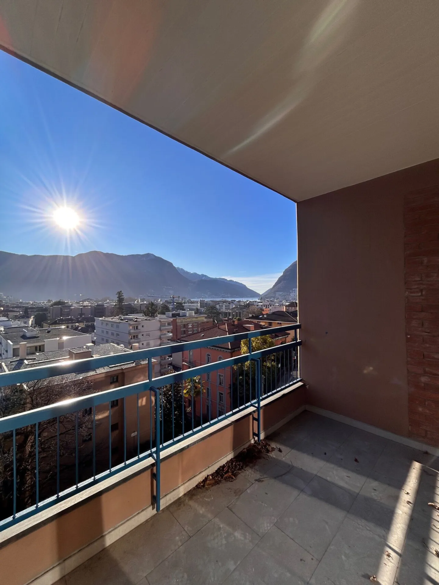 STUNNING 4.5 WITH LAKE VIEW IN A CENTRAL AREA IN LUGANO - Photo 3 of 5