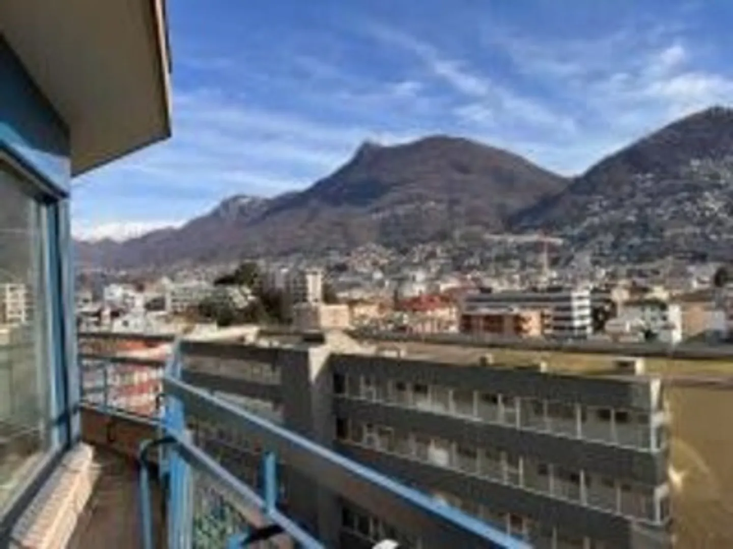 STUNNING 4.5 WITH LAKE VIEW IN A CENTRAL AREA IN LUGANO - Photo 2 of 5