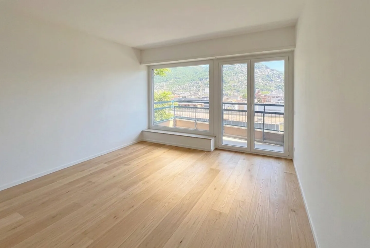 STUNNING 4.5 ROOMS IN CENTRAL AREA WITH LAKE VIEW IN LUGANO - Photo 6 of 9