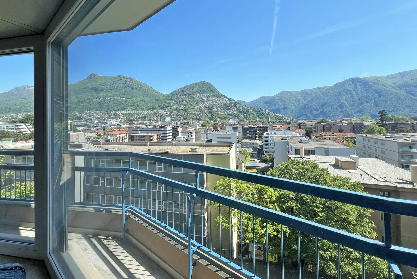 STUNNING 4.5 ROOMS IN CENTRAL AREA WITH LAKE VIEW IN LUGANO - Photo 7 of 9