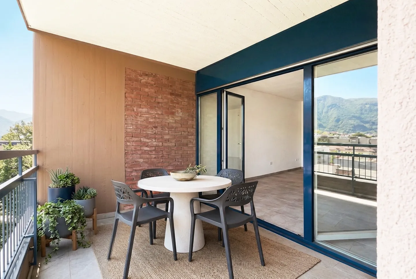 STUNNING 4.5 ROOMS IN CENTRAL AREA WITH LAKE VIEW IN LUGANO - Photo 4 of 9