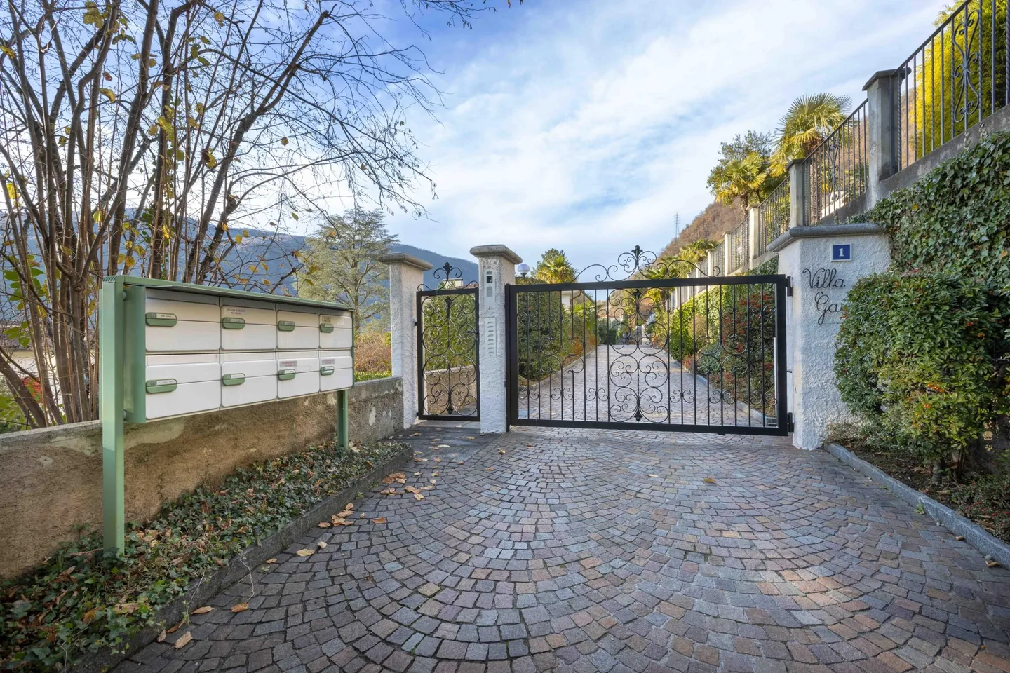 BEAUTIFUL 1.5 INCOME WITH POOL AND GARDEN IN MORCOTE - Photo 9 of 11