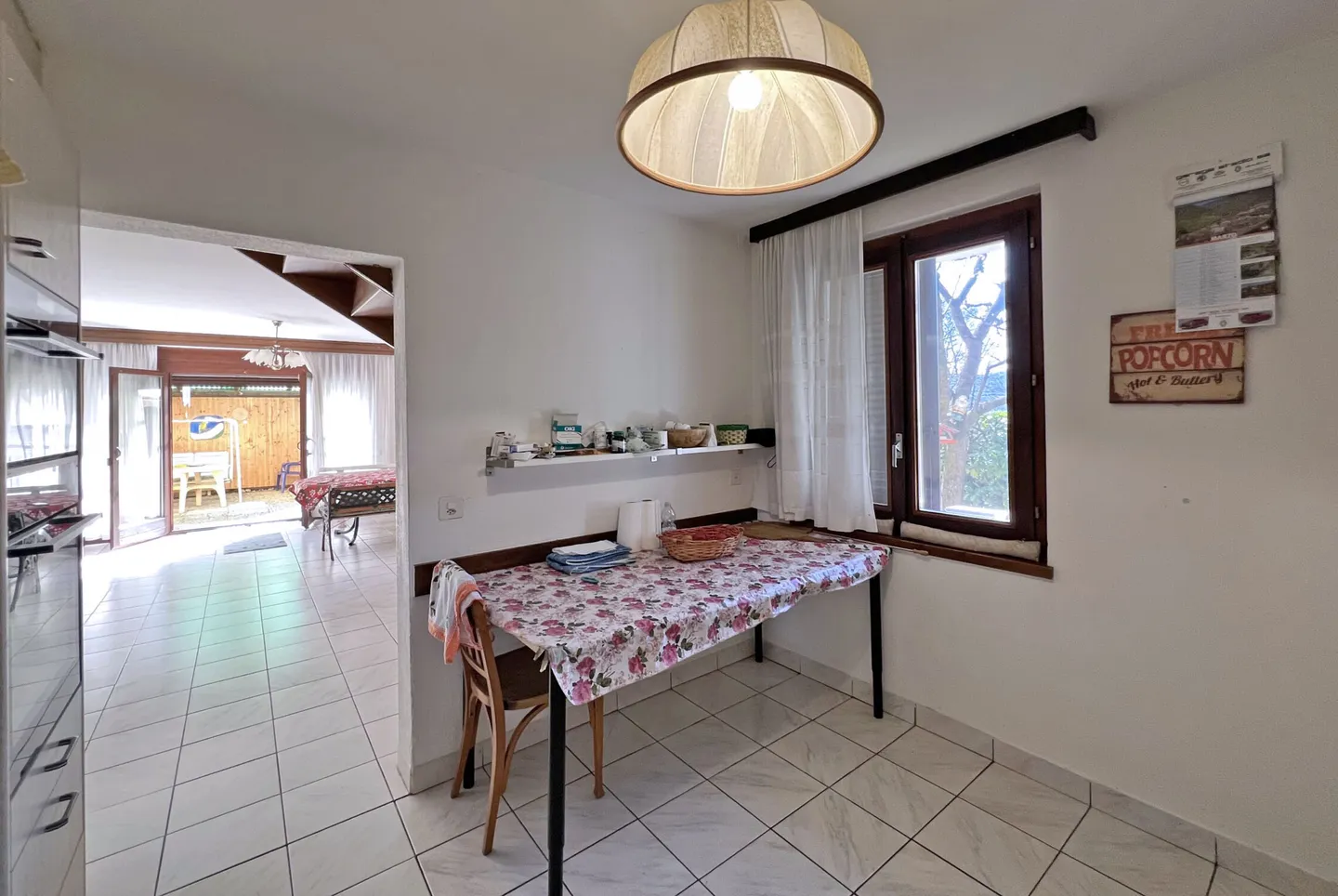AFFITTASI GRAZIOSA CASA DI 4.5 LOCALI CON PATIO A CADRO - Foto 4 von 9