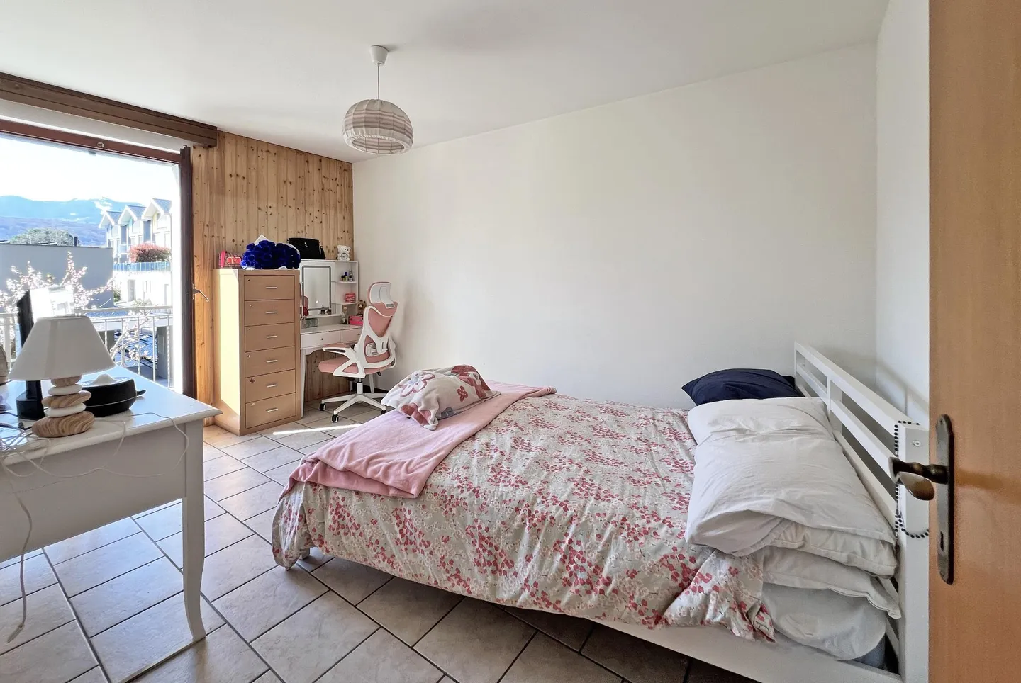 AFFITTASI GRAZIOSA CASA DI 4.5 LOCALI CON PATIO A CADRO - Foto 8 von 9