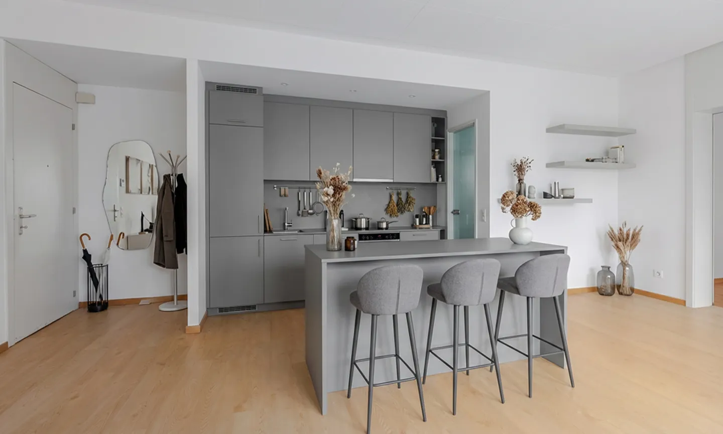 BRIGHT 2.5 ROOMS WITH BALCONY AND PARKING SPACE IN LUGANO - Photo 3 of 7