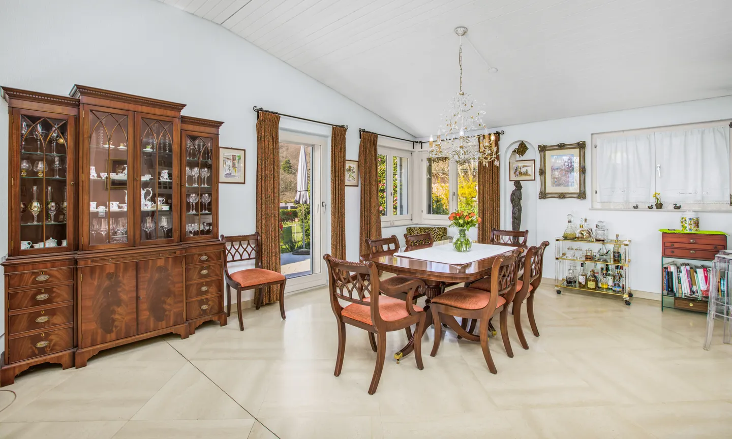 Villa unica con piscina a Curio - Foto 5 di 9