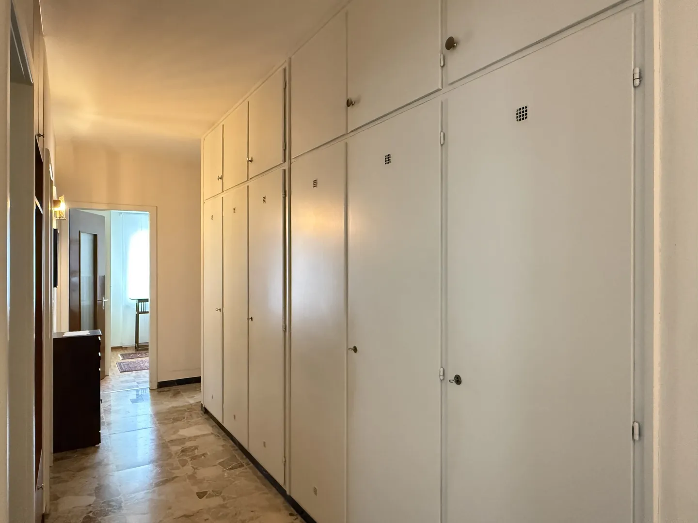 SPACIOUS 4.5 ROOMS FURNISHED IDEAL FOR RENOVATION IN MENDRISIO - Photo 6 of 9