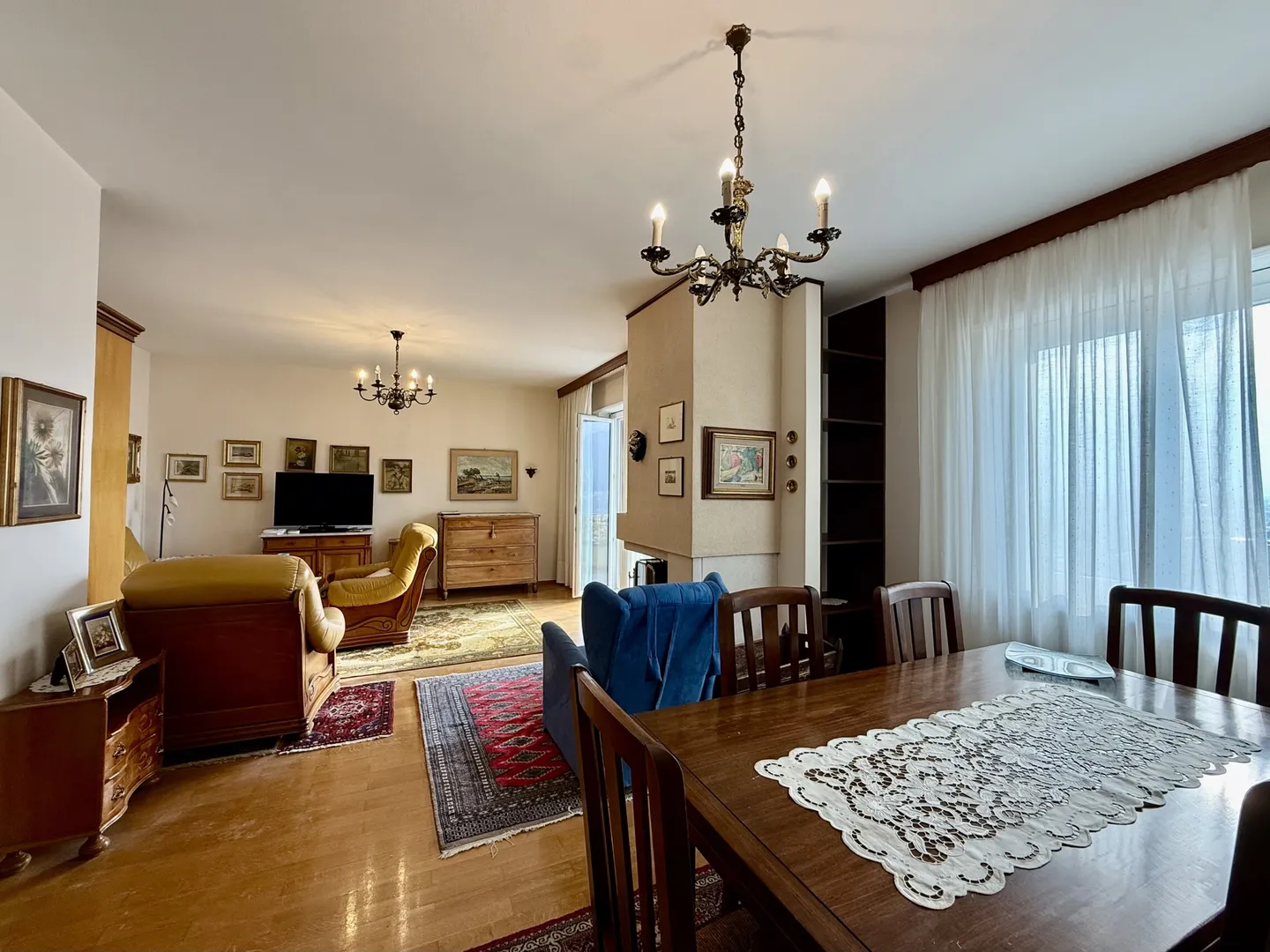 SPACIOUS 4.5 ROOMS FURNISHED IDEAL FOR RENOVATION IN MENDRISIO - Photo 2 of 9