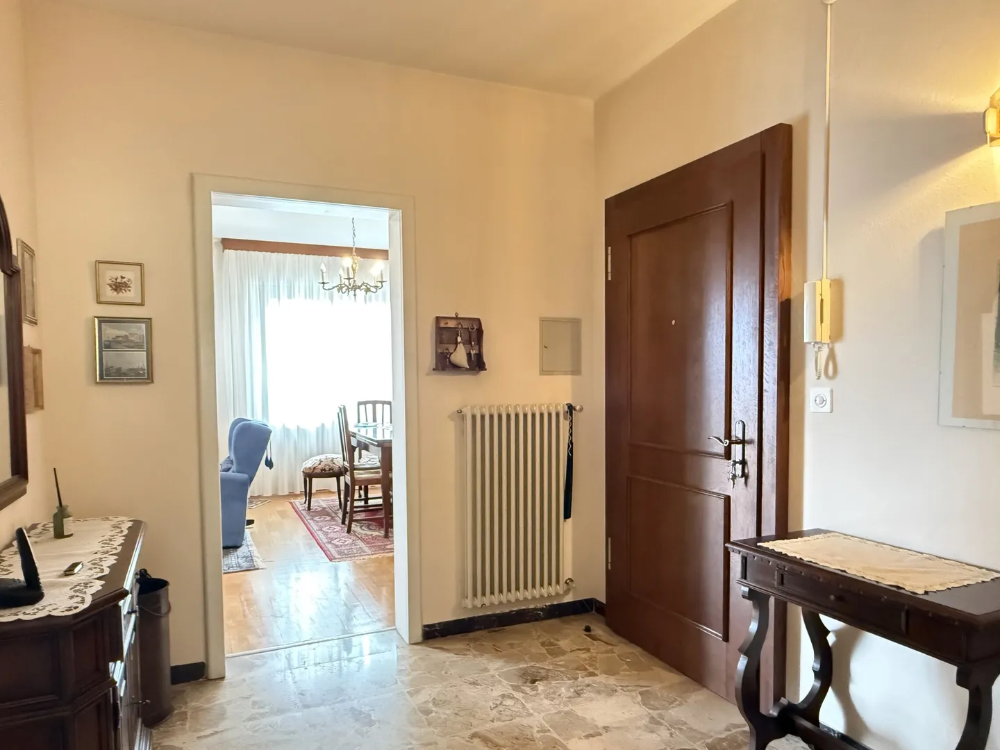 SPACIOUS 4.5 ROOMS FURNISHED IDEAL FOR RENOVATION IN MENDRISIO - Photo 3 of 9