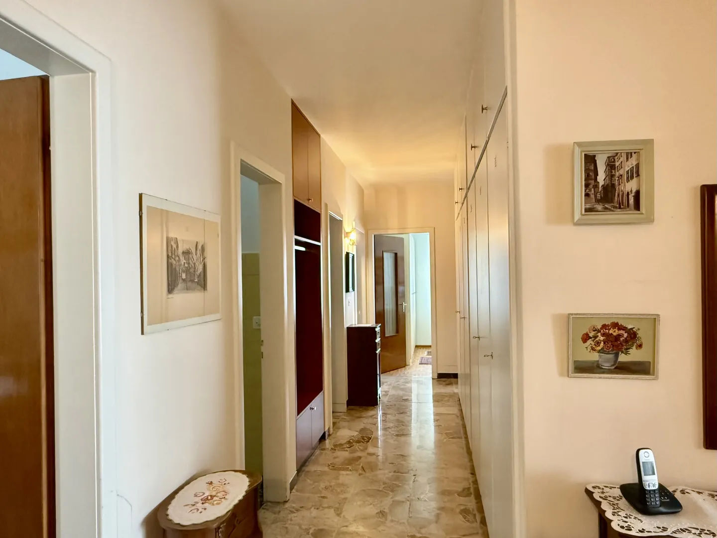 SPACIOUS 4.5 ROOMS FURNISHED IDEAL FOR RENOVATION IN MENDRISIO - Photo 5 of 9