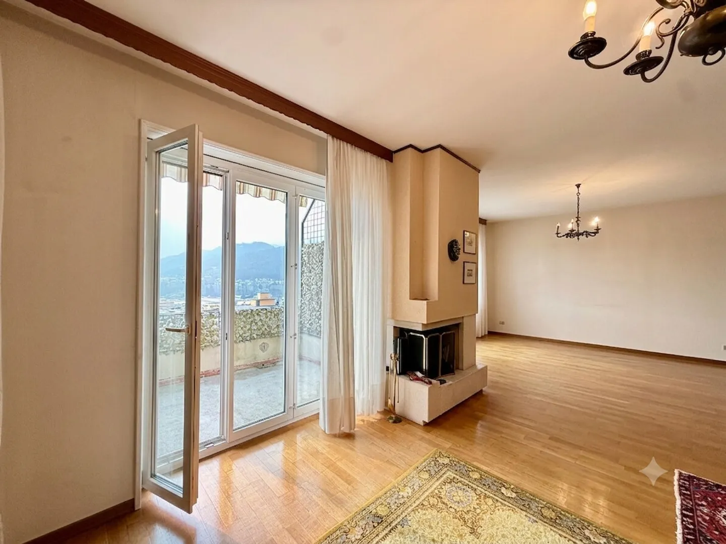 LOCATION AVEC OPTION D'ACHAT - LUMINEUX 4.5 PIÈCES DANS UN SECTEUR PRATIQUE À MENDRISIO - Photo 6 sur 9