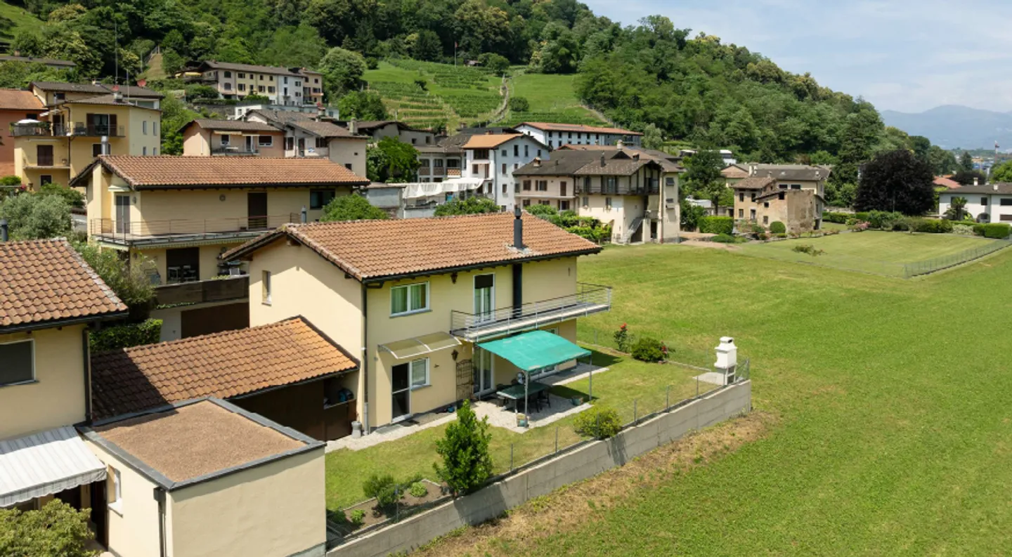 Casa familiare con giardino e vista - Foto 9 di 9