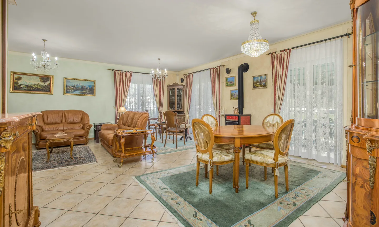 Casa familiare con giardino e vista - Foto 2 di 9