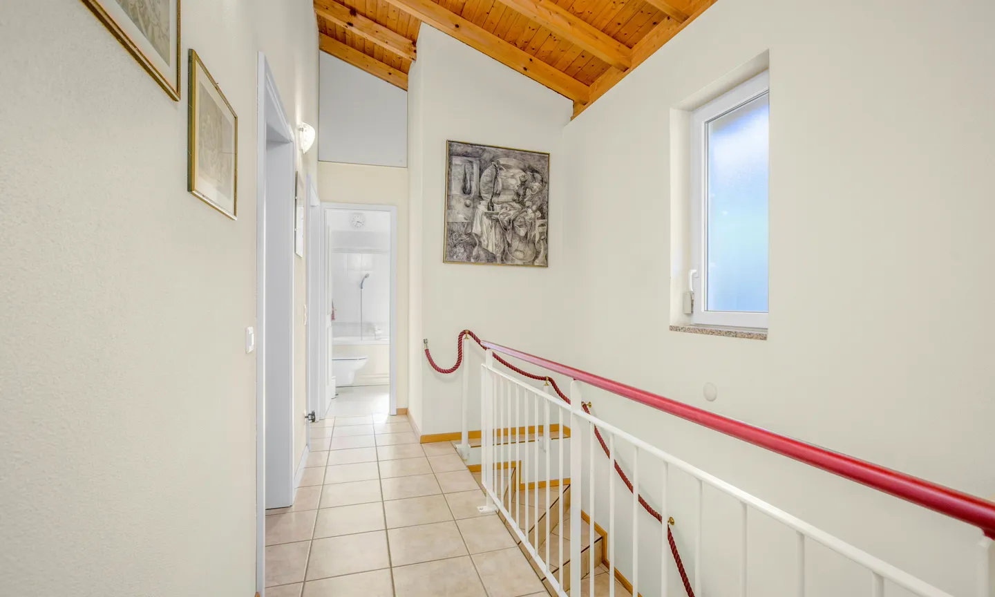 Casa familiare con giardino e vista - Foto 5 di 9