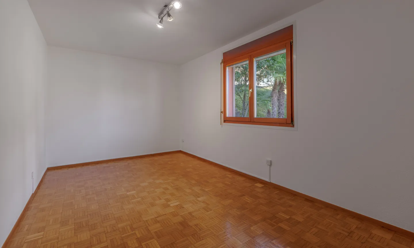 SPACIOUS 4.5 ROOMS INDEPENDENT WITH PRIVATE GARDEN IN MANNO - Photo 5 of 10