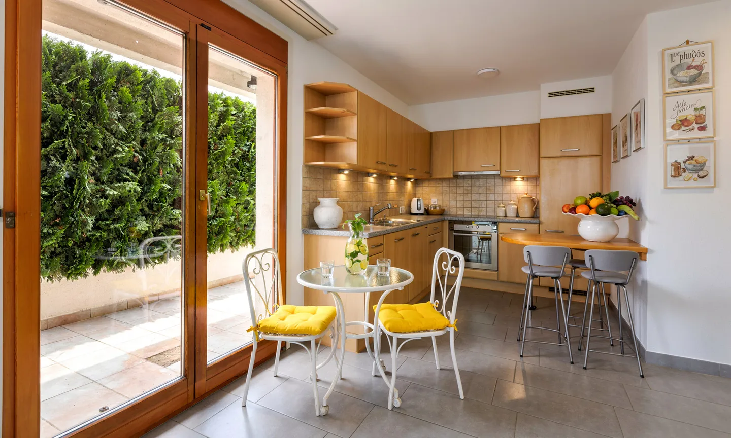 SPACIOUS 4.5 ROOMS INDEPENDENT WITH PRIVATE GARDEN IN MANNO - Photo 3 of 10