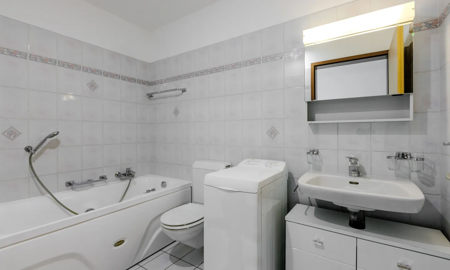 SPACIOUS 4.5 ROOMS INDEPENDENT WITH PRIVATE GARDEN IN MANNO - Photo 9 of 10