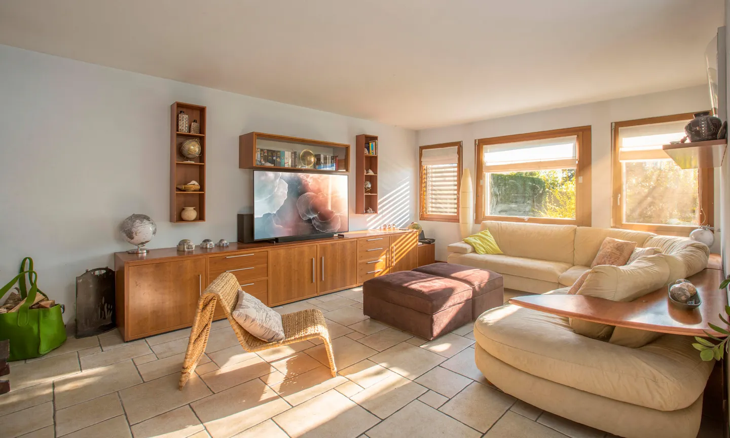 GRANDE VILLA UNIFAMILIAIRE DE 5,5 PIÈCES AVEC PISCINE À STABIO - Photo 2 sur 9